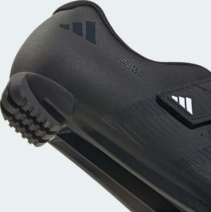 adidas Girano core black/carbon/cloud white