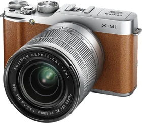 Fujifilm X-M1 braun mit Objektiv Fujinon XC 16-50mm 3.5-5.6 OIS und Fujinon XC 50-230mm 4.5-6.7 OIS