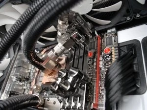 NZXT Switch 810 schwarz, Acrylfenster