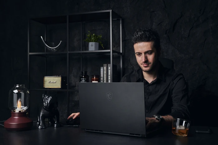 MSI GS66 Stealth 10UH-274, Core Black, Core i9-10980HK, 32GB RAM, 2TB SSD, GeForce RTX 3080, DE