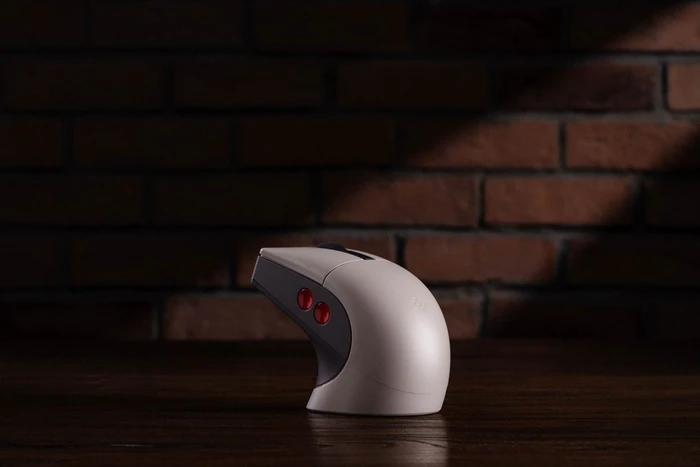 8BitDo Retro R8 Mouse mit Ladestation, N Edition, grau/rot, USB/Bluetooth