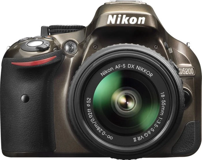 Nikon D5200 bronze mit Objektiv AF-S DX 18-55mm 3.5-5.6 G II VR