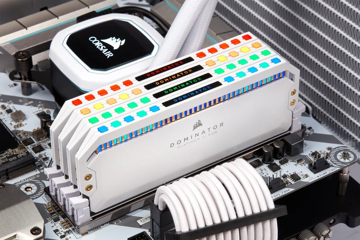 Corsair Dominator Platinum RGB White UDIMM 32GB Kit, DDR4-3200, CL16-18-18-36
