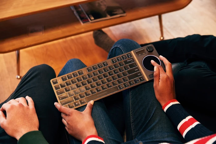 Corsair K83, USB/Bluetooth, DE