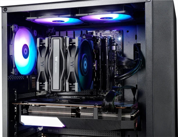 Thermaltake Toughline Air 2, Ryzen 7 7700X, 16GB RAM, 1TB SSD, Radeon RX 6700 XT