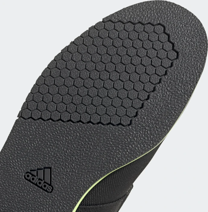 adidas Powerlift 4 core black/signal green/grey six (Herren)