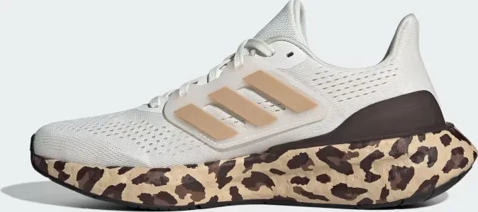 adidas Pureboost 23 core white/gold metallic/shadow brown (Damen)