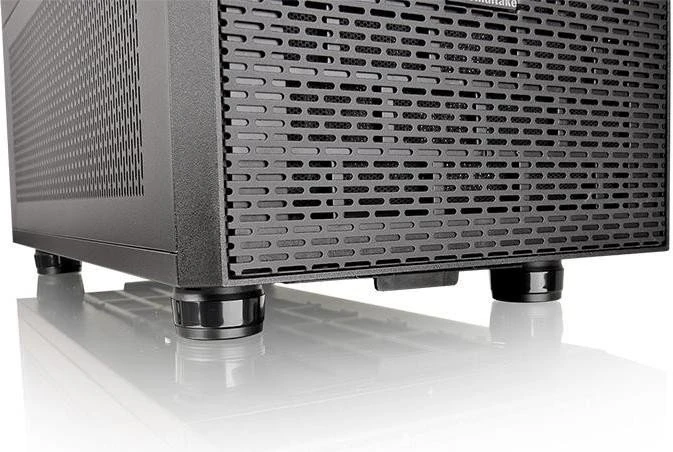 Thermaltake Core X71, Acrylfenster