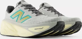 New Balance Fresh Foam X More v5 brighton grey/calcium/cyber jade (Herren)