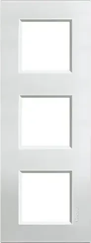 Bticino Livinglight Abdeckrahmen 3-fach, silber