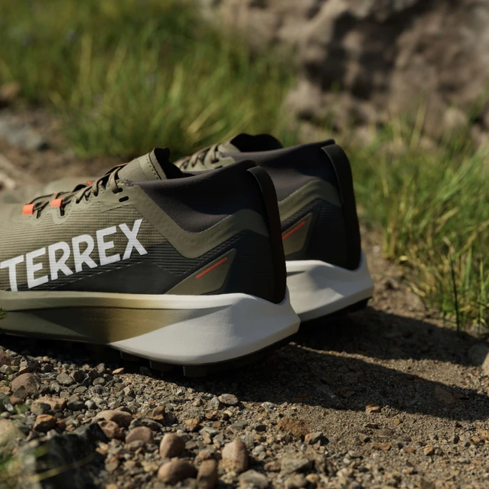 adidas Terrex Agravic GTX olive strata/cloud white/semi impact orange (Herren)