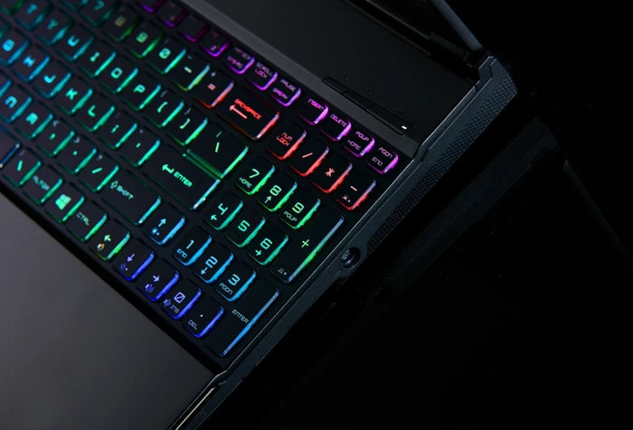 MSI GE65 Raider 9SE-007, Core i7-9750H, 16GB RAM, 512GB SSD, 1TB HDD, GeForce RTX 2060, DE