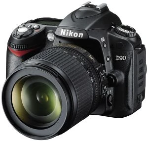 Nikon D90 mit Objektiv AF-S DX 18-105mm 3.5-5.6 G ED VR und EN-EL3e Li-Ionen-Akku