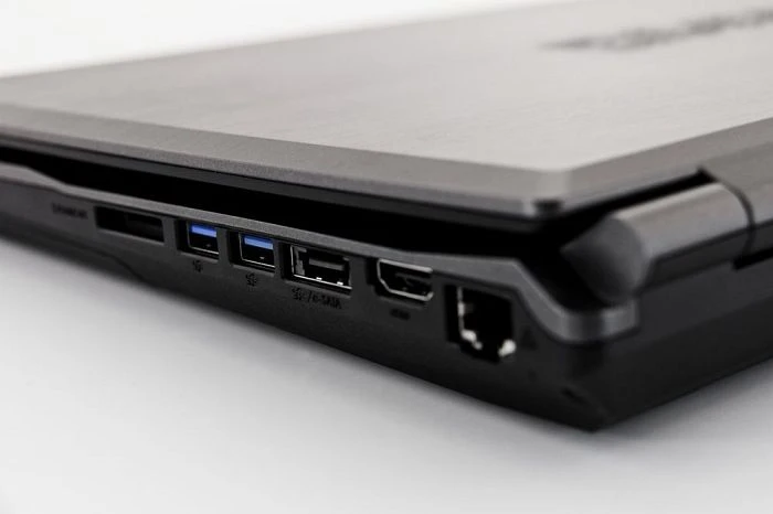 Schenker XMG A704-5AN, Core i7-4700MQ, 8GB RAM, 250GB SSD, 750GB HDD, GeForce GTX 860M, DE