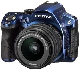 Pentax K-30 blau mit Objektiv Fremdhersteller
