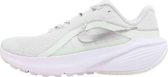 Nike Downshifter 14 off white/barely green/white/metallic silver (Damen)
