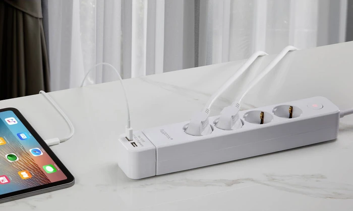 Sygonix Steckdosenleiste mit Schalter, 5-fach, mit abnehmbarem 2x USB-Ladegerät, 1.4m, weiß