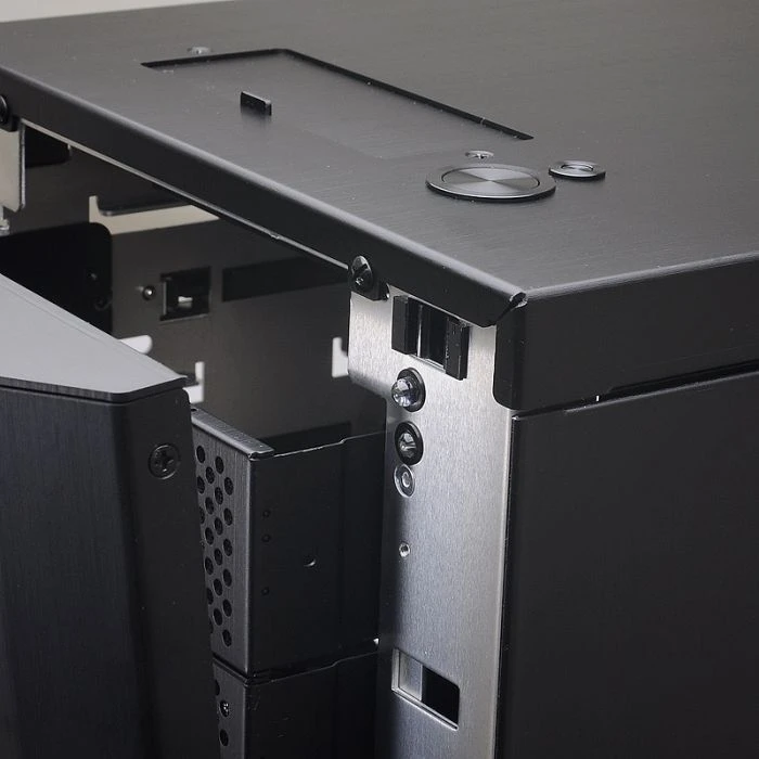 Lian Li PC-A79B schwarz, schallgedämmt