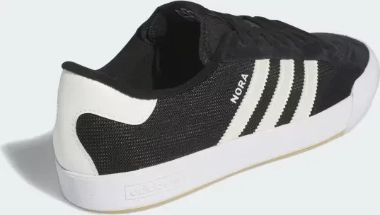 adidas Nora core black/zero metallic/spark