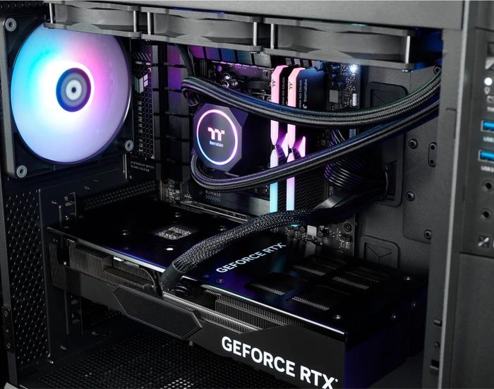 Thermaltake Neired, schwarz, Ryzen 7 7700X, 32GB RAM, 2TB SSD, GeForce RTX 4080