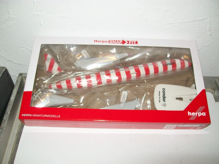 Herpa Condor Boeing 757-300 Passion D-ABOM