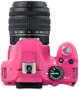 Pentax K-x pink mit Objektiv smc DA L 18-55mm 3.5-5.6 AL