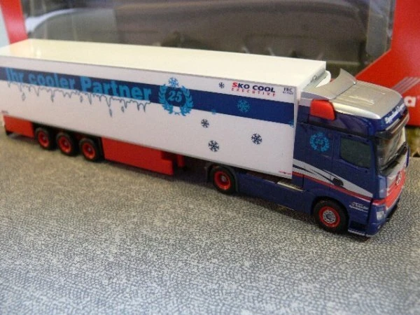 Herpa Mercedes-Benz Actros Bigspace Kühlkoffer-Sattelzug Spedition Tasche