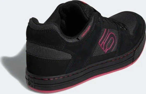Five Ten Freerider black/core black/vivid berry (Damen)