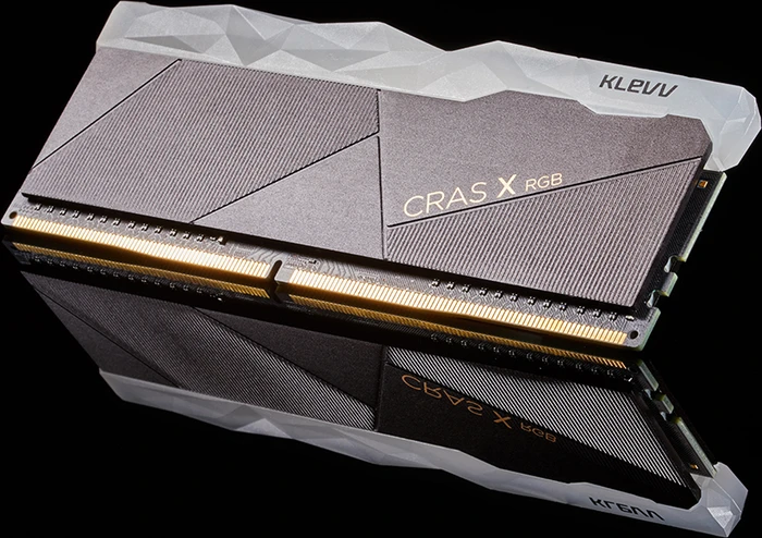Klevv Cras X RGB UDIMM 32GB Kit, DDR4-3200, CL16-18-18-38