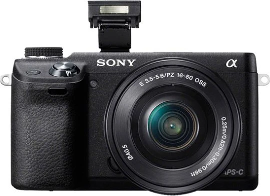 Sony NEX-6 mit Objektiv E PZ 16-50mm 3.5-5.6 OSS