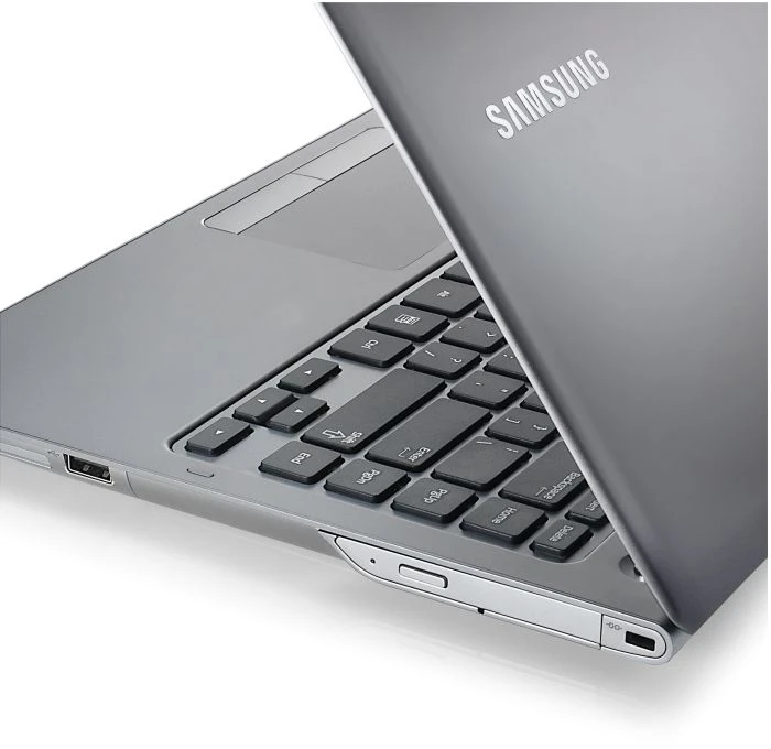 Samsung 535U4C, silber, A6-4455M, 8GB RAM, 500GB HDD, Radeon HD 7550M, DE