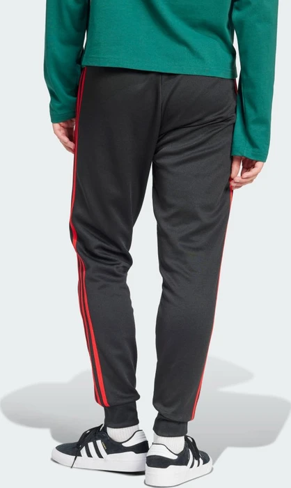 adidas Adicolor Classics SST Trainingshose lang black/better scarlet (Herren)