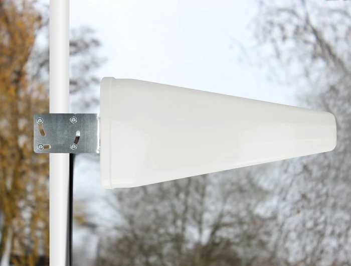DeLOCK Multi Band, LTE, WLAN Outdoor-Antenne, 2.1GHz/900MHz, 9-11dBi, SMA, direktional, weiß