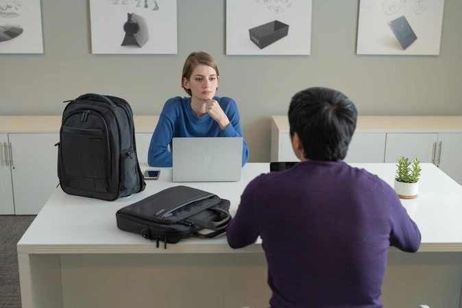 Kensington Contour 2.0 Business 14" Laptop Rucksack schwarz