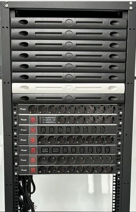 Equip 19" PDU Aluminium Steckdosenleiste, mit Schalter, Überspannungsschutz, 1HE, 6-fach, 16A/240V, schwarz, 1.8m