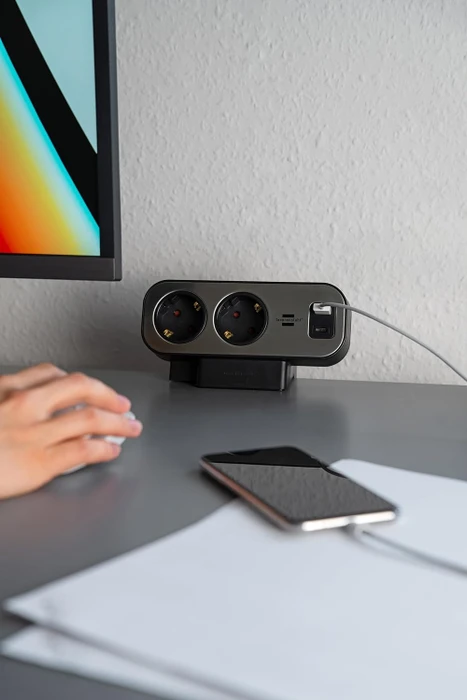 Brennenstuhl estilo Duplex Tischsteckdosenleiste mit Schalter, 10-fach, 1x USB-A/1x USB-C, 2m, silber/schwarz