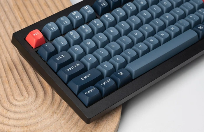 Keychron V1 Max, Carbon Black, LEDs RGB, hot-swap, Gateron Jupiter BANANA, USB/Bluetooth, DE