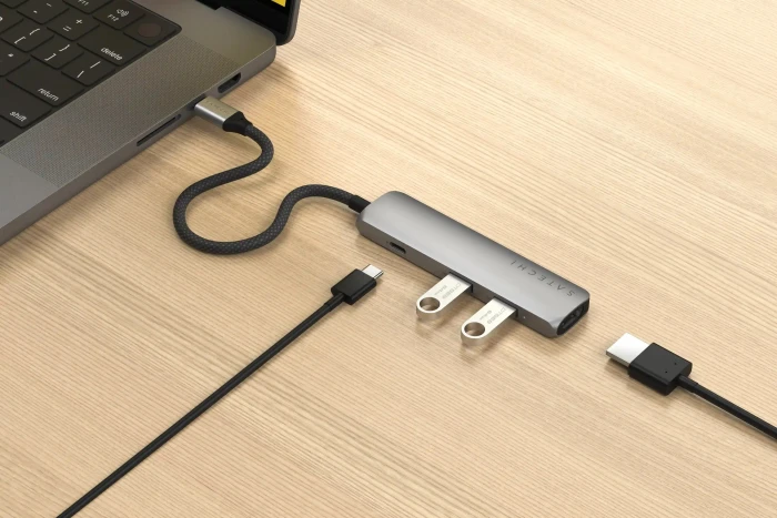 Satechi 4-in-1 Slim Multiport Adapter, Space Gray, USB-C 3.1 [Stecker]