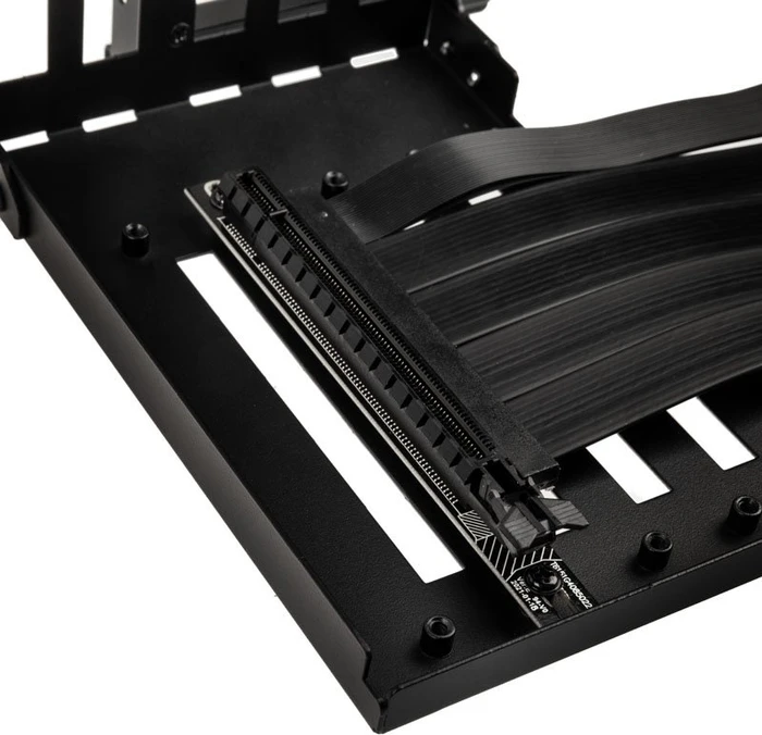 Lian Li Riser Card, inkl. PCI-Slot Blende, gewinkelt, PCIe 4.0, 200mm, schwarz