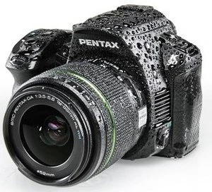 Pentax K-30 schwarz mit Objektiv smc DA 18-55mm 3.5-5.6 AL WR