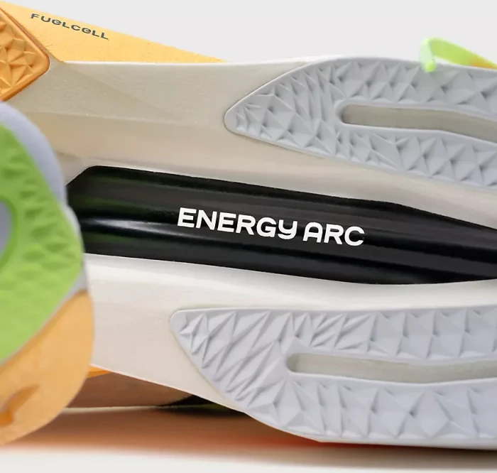 New Balance FuelCell SuperComp Elite v4 white/bleached lime glo/hot mango (Damen)