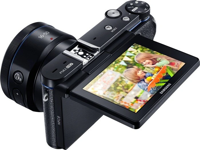Samsung NX3300 schwarz mit Objektiv NX 16-50mm 3.5-5.6 ED PZ OIS i-Function