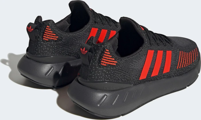 adidas Swift Run 22 core black/solar red/grey five