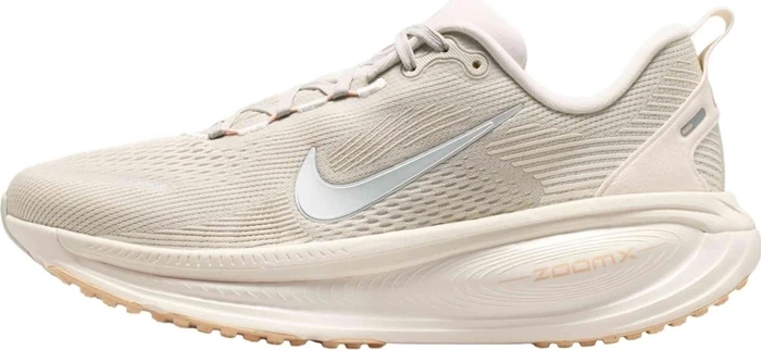 Nike Vomero 18 light bone/arctic orange/ice peach/metallic silver (Damen)