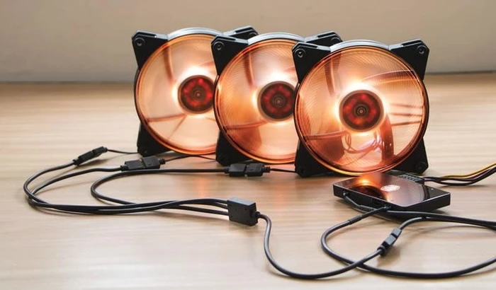 Cooler Master 4-Pin RGB Splitter Kabel, schwarz