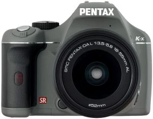Pentax K-x olivgrün mit Objektiv smc DA L 18-55mm 3.5-5.6 AL