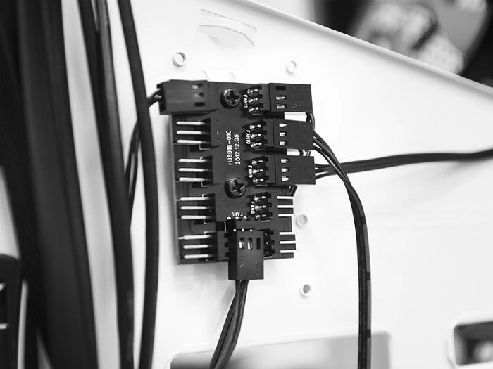 NZXT H440 weiß, Acrylfenster, schallgedämmt