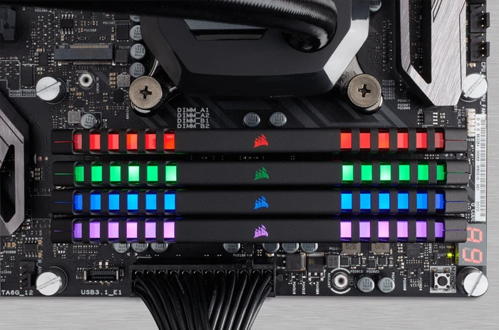 Corsair Vengeance RGB schwarz UDIMM 32GB Kit, DDR4-3000, CL15-17-17-35
