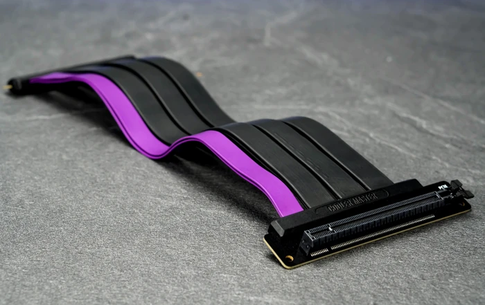 Cooler Master Riser Cable, gewinkelt, PCIe 4.0, 200mm, schwarz