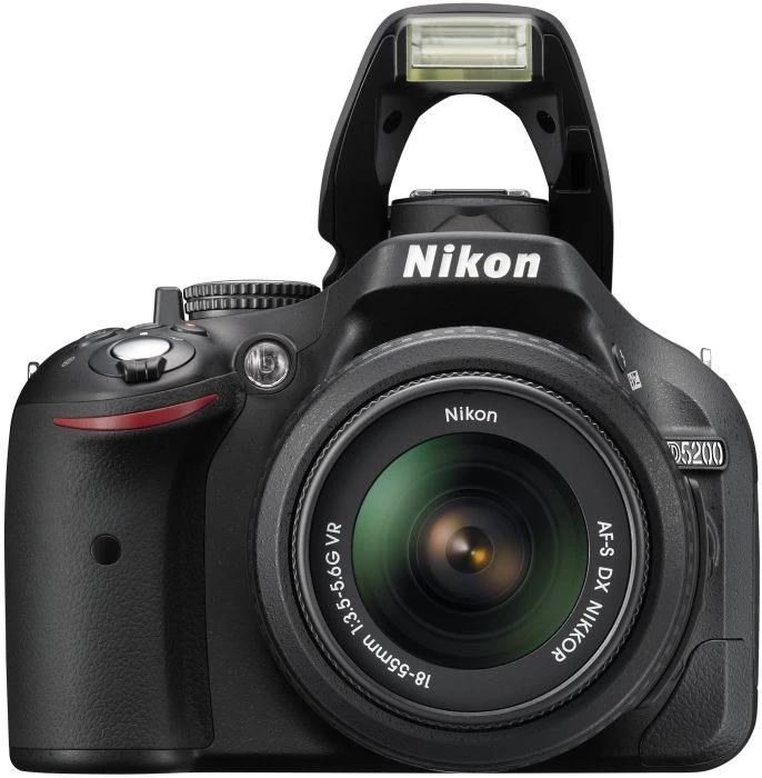 Nikon D5200 schwarz mit Objektiv AF-S DX 18-55mm 3.5-5.6 G VR